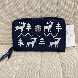 NEW Vera Bradley Christmas Merry Mischief Snow Day Navy Blue Turnlock Wallet‎